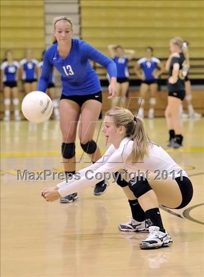 Thumbnail 1 in Bishop Montgomery vs Frontier (Aloha Cougar Classic) photogallery.