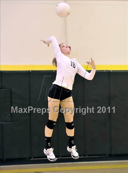 Thumbnail 3 in Bishop Montgomery vs Frontier (Aloha Cougar Classic) photogallery.