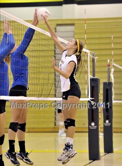 Thumbnail 2 in Bishop Montgomery vs Frontier (Aloha Cougar Classic) photogallery.