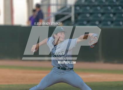 Thumbnail 2 in Stoneman Douglas vs. Venice (FHSAA 7A State Championship) photogallery.