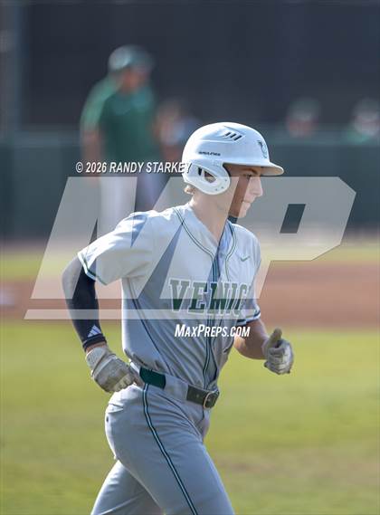 Thumbnail 3 in Stoneman Douglas vs. Venice (FHSAA 7A State Championship) photogallery.