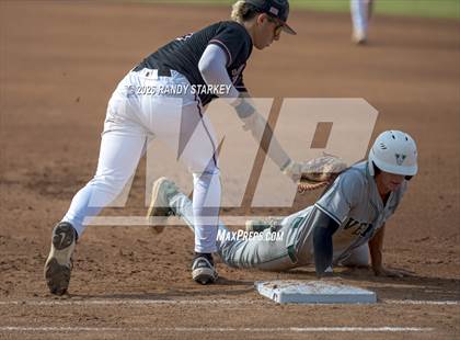 Thumbnail 1 in Stoneman Douglas vs. Venice (FHSAA 7A State Championship) photogallery.