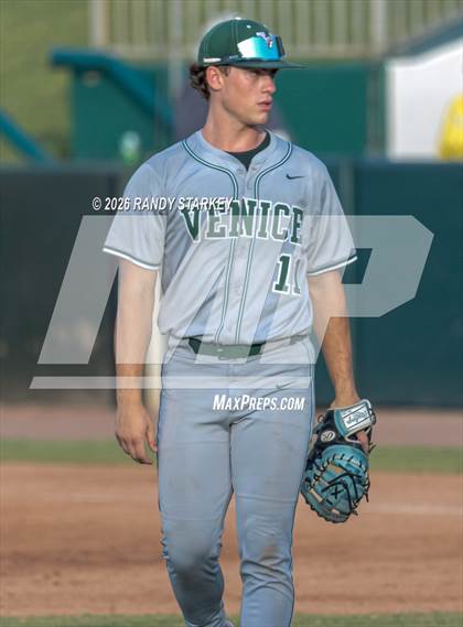 Thumbnail 3 in Stoneman Douglas vs. Venice (FHSAA 7A State Championship) photogallery.