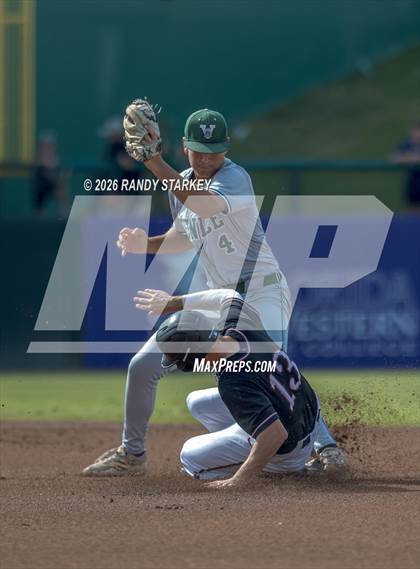 Thumbnail 2 in Stoneman Douglas vs. Venice (FHSAA 7A State Championship) photogallery.