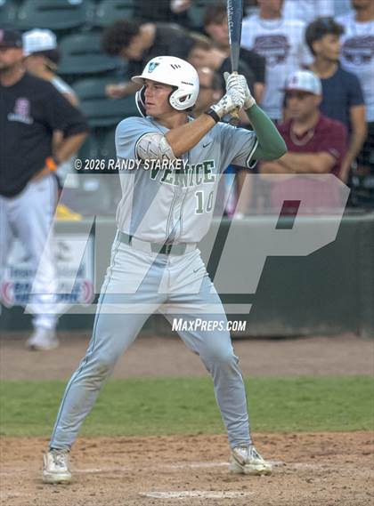 Thumbnail 2 in Stoneman Douglas vs. Venice (FHSAA 7A State Championship) photogallery.