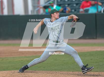 Thumbnail 3 in Stoneman Douglas vs. Venice (FHSAA 7A State Championship) photogallery.