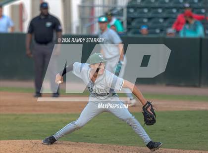 Thumbnail 3 in Stoneman Douglas vs. Venice (FHSAA 7A State Championship) photogallery.