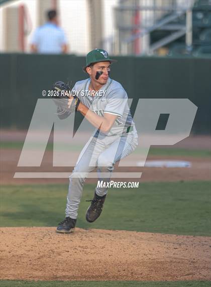 Thumbnail 3 in Stoneman Douglas vs. Venice (FHSAA 7A State Championship) photogallery.