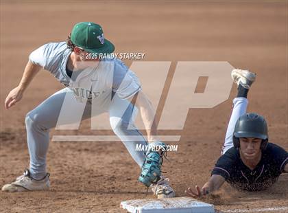 Thumbnail 3 in Stoneman Douglas vs. Venice (FHSAA 7A State Championship) photogallery.