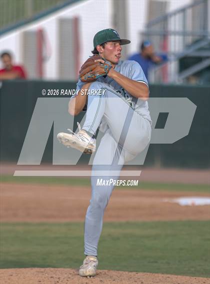 Thumbnail 3 in Stoneman Douglas vs. Venice (FHSAA 7A State Championship) photogallery.