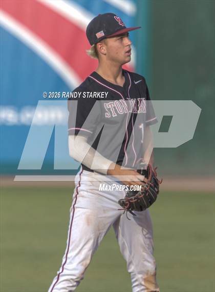 Thumbnail 3 in Stoneman Douglas vs. Venice (FHSAA 7A State Championship) photogallery.
