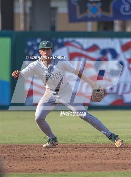 Thumbnail 3 in Stoneman Douglas vs. Venice (FHSAA 7A State Championship) photogallery.