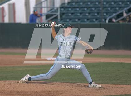 Thumbnail 2 in Stoneman Douglas vs. Venice (FHSAA 7A State Championship) photogallery.