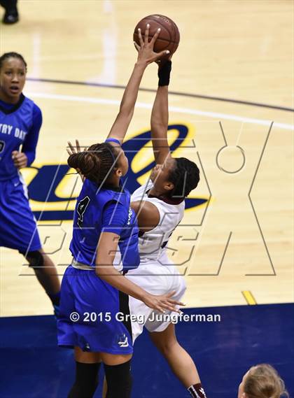 Thumbnail 2 in Eastside College Prep vs. La Jolla Country Day (CIF State D5 Final) photogallery.