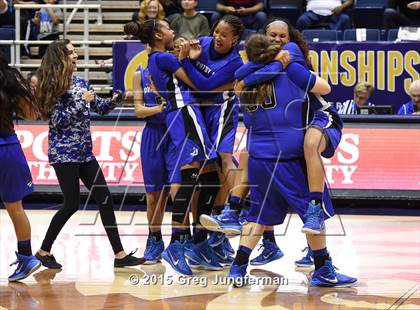 Thumbnail 3 in Eastside College Prep vs. La Jolla Country Day (CIF State D5 Final) photogallery.