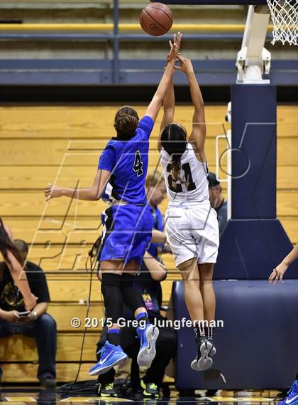 Thumbnail 3 in Eastside College Prep vs. La Jolla Country Day (CIF State D5 Final) photogallery.