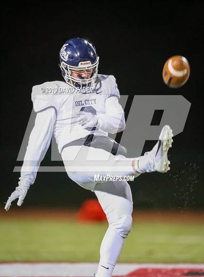 Thumbnail 1 in Oil City vs. Hollidaysburg photogallery.