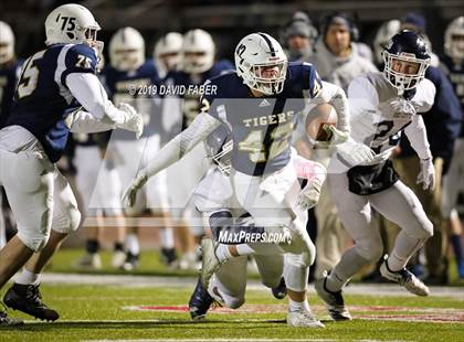 Thumbnail 1 in Oil City vs. Hollidaysburg photogallery.