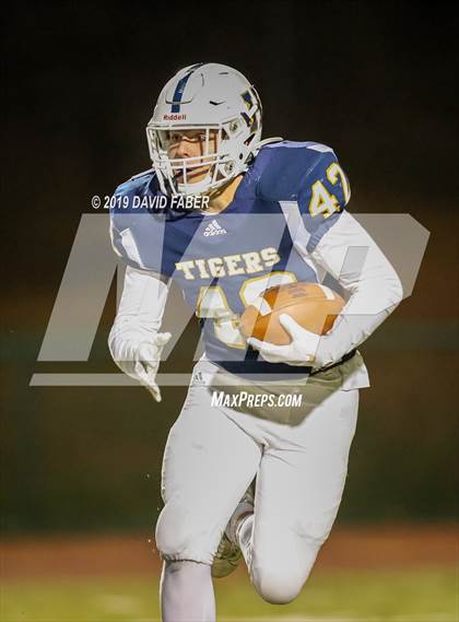 Thumbnail 1 in Oil City vs. Hollidaysburg photogallery.