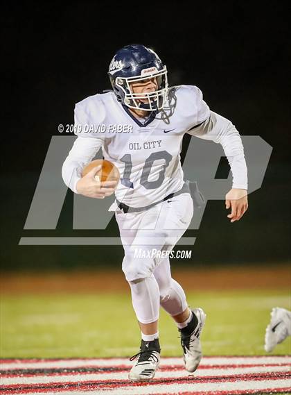 Thumbnail 2 in Oil City vs. Hollidaysburg photogallery.