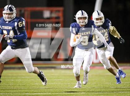 Thumbnail 2 in Oil City vs. Hollidaysburg photogallery.