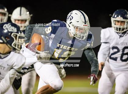 Thumbnail 2 in Oil City vs. Hollidaysburg photogallery.