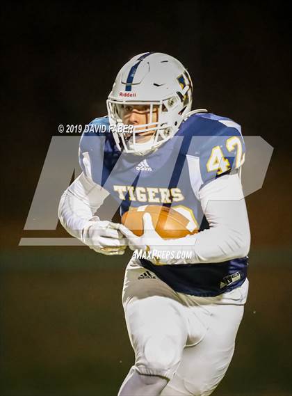 Thumbnail 3 in Oil City vs. Hollidaysburg photogallery.