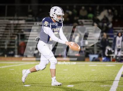 Thumbnail 1 in Oil City vs. Hollidaysburg photogallery.
