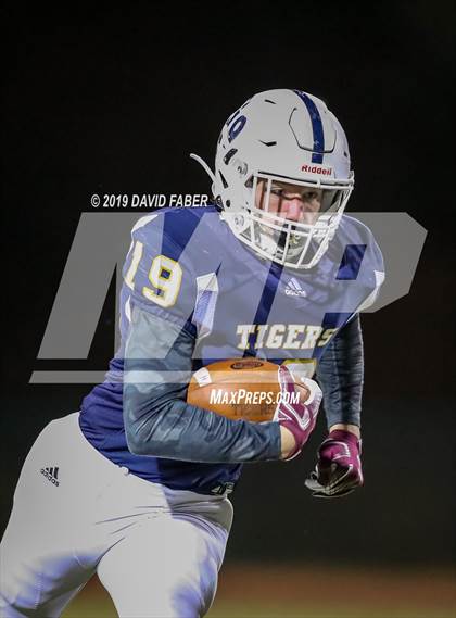 Thumbnail 1 in Oil City vs. Hollidaysburg photogallery.