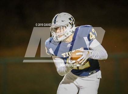 Thumbnail 2 in Oil City vs. Hollidaysburg photogallery.