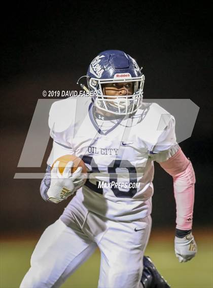 Thumbnail 2 in Oil City vs. Hollidaysburg photogallery.