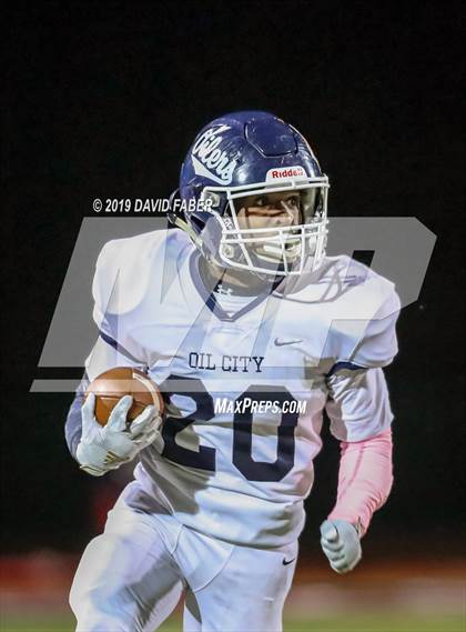 Thumbnail 2 in Oil City vs. Hollidaysburg photogallery.