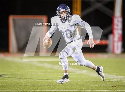 Thumbnail 2 in Oil City vs. Hollidaysburg photogallery.