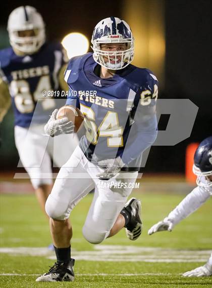 Thumbnail 2 in Oil City vs. Hollidaysburg photogallery.