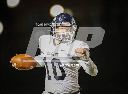 Thumbnail 1 in Oil City vs. Hollidaysburg photogallery.