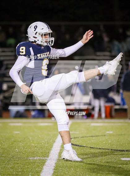 Thumbnail 2 in Oil City vs. Hollidaysburg photogallery.