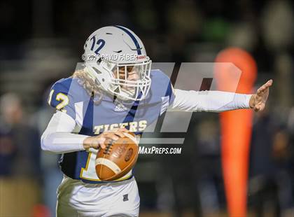 Thumbnail 3 in Oil City vs. Hollidaysburg photogallery.