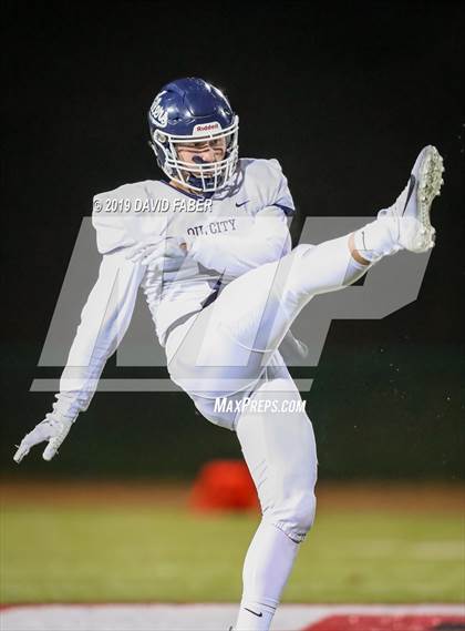 Thumbnail 2 in Oil City vs. Hollidaysburg photogallery.