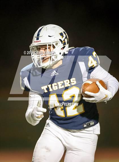Thumbnail 2 in Oil City vs. Hollidaysburg photogallery.