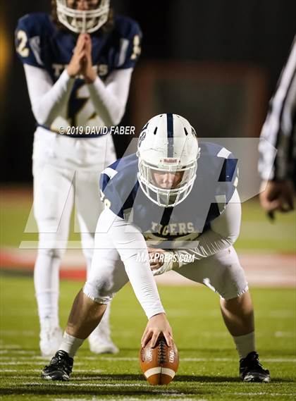 Thumbnail 2 in Oil City vs. Hollidaysburg photogallery.