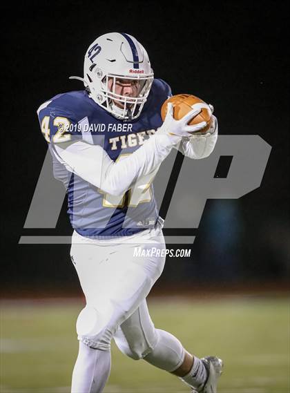 Thumbnail 1 in Oil City vs. Hollidaysburg photogallery.