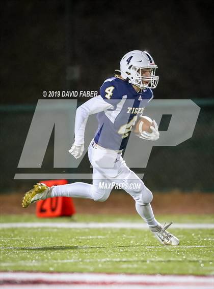Thumbnail 1 in Oil City vs. Hollidaysburg photogallery.