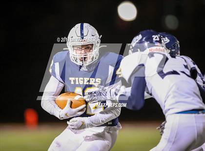Thumbnail 3 in Oil City vs. Hollidaysburg photogallery.