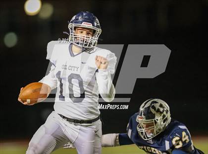 Thumbnail 3 in Oil City vs. Hollidaysburg photogallery.