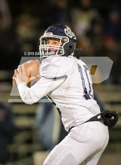 Thumbnail 3 in Oil City vs. Hollidaysburg photogallery.