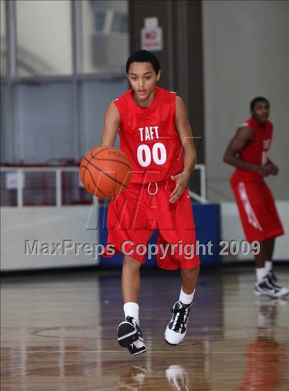 Thumbnail 2 in Taft vs Pasadena (McDonalds Texas Invitational) photogallery.