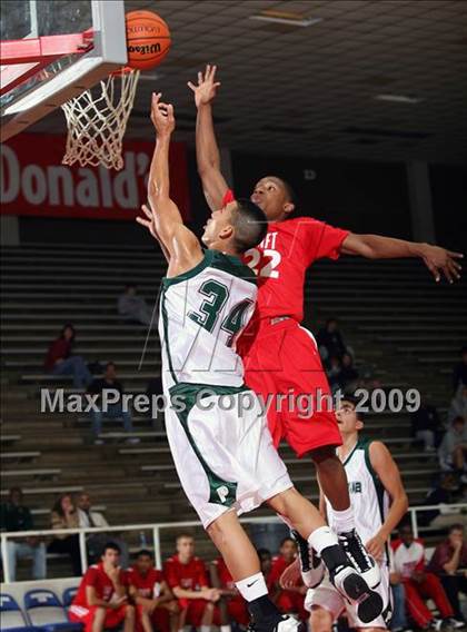 Thumbnail 1 in Taft vs Pasadena (McDonalds Texas Invitational) photogallery.