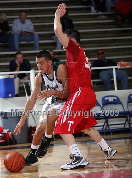 Thumbnail 1 in Taft vs Pasadena (McDonalds Texas Invitational) photogallery.