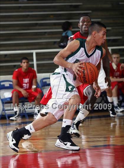 Thumbnail 2 in Taft vs Pasadena (McDonalds Texas Invitational) photogallery.
