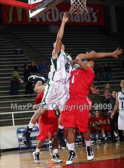 Thumbnail 3 in Taft vs Pasadena (McDonalds Texas Invitational) photogallery.
